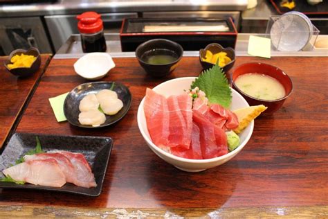 Six benefits of exploring local cuisine when you travel - Always Tasting