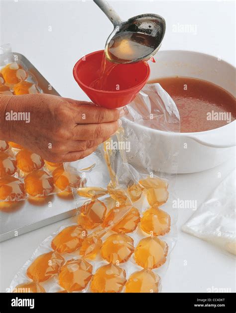 Kitchen: Freezing Food 1 Stock Photo - Alamy