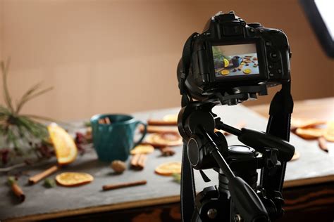 Actionable tips to capture stunning food adventure visuals without pro gear?