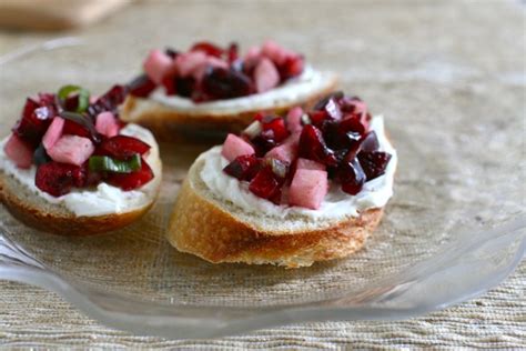 Fresh Cherry and Goat Cheese Crostini - Everyday Annie