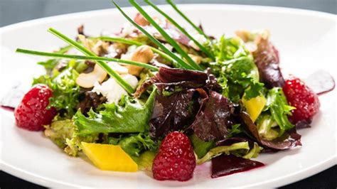 The Art of Plating: Techniques for Beautiful Food Presentati