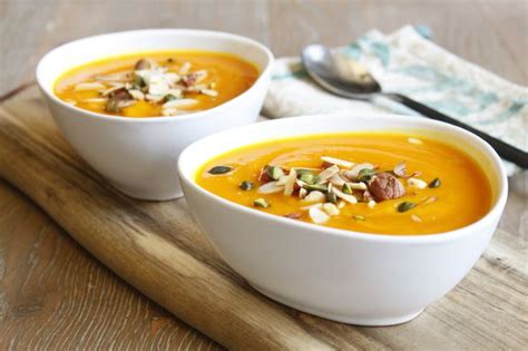 Velouté de potimarron aux fruits secs grillés