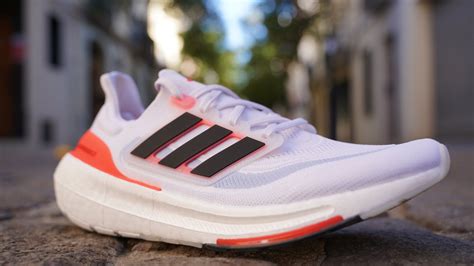 To boost “Real Foodie” engagement, what quick *Visual Bites* lighting tip makes dishes look irresistible?