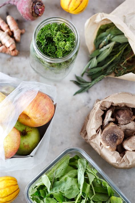 Pro tips for storing delicate greens & herbs to stay market-fresh for visual dishes?