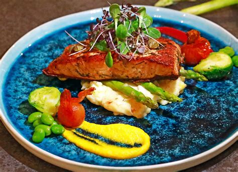 Plating hacks for visually stunning, quick recipe presentations?