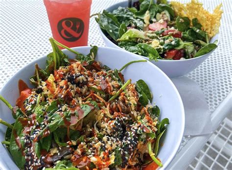 Crisp &amp; Green Salad Chain to Open 11 More Midwest Stores