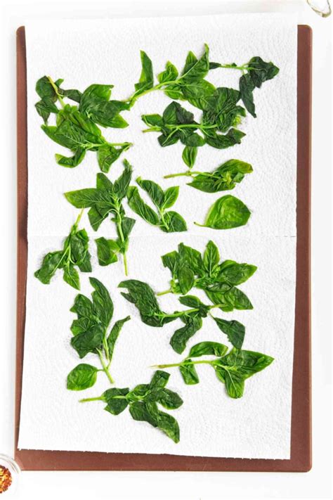 Easy Basil Oil - Glow Diaries