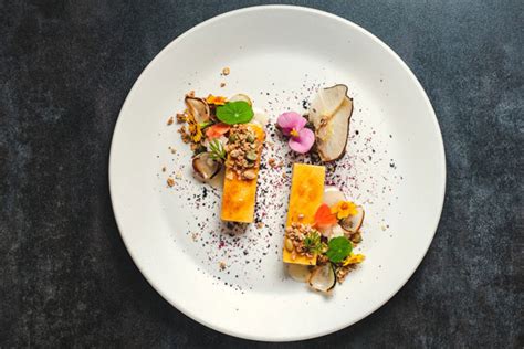 What plating techniques make simple ingredients visually irresistible?