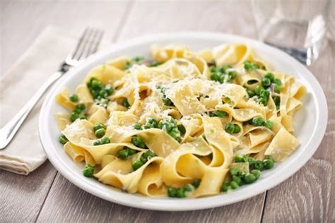 What simple plating techniques instantly elevate recipe visuals?