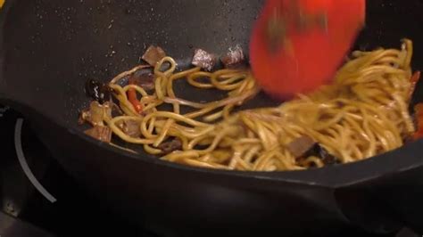 Quick visual plating hacks for making real food look restaurant-quality daily?