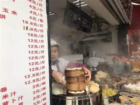 Six benefits of exploring local cuisine when you travel - Always Tasting