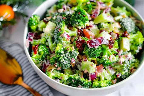 Best tips to find authentic local eats & capture stunning visual food adventure feeds?