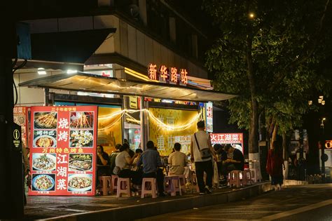Street food stall bustling with customers at night. photo – Free Food ...
