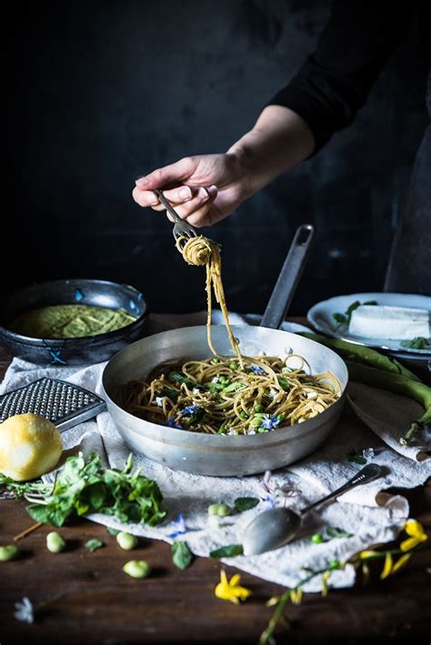 28 Essential Food Photography Props for Beginners