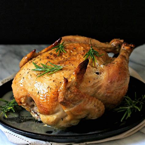 What visual cues confirm perfect doneness for photo-ready roasted chicken?