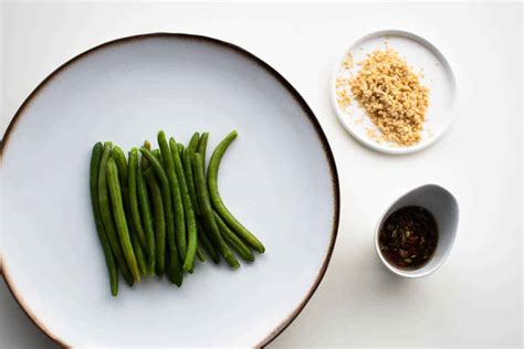 chefspencil: Blanched Green Beans with Asian Sauce