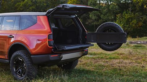 10 Things You Need To Know About The Scout Traveler SUV