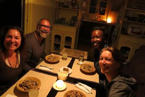 How do real foodies visually scout authentic local food adventures for their feeds?