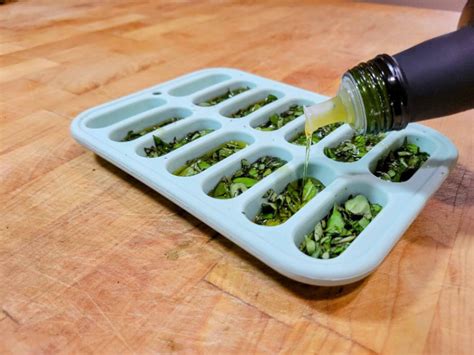 How to Freeze Herbs in Ice Cube Trays: Oil or Water?