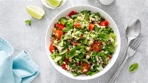 How to prevent soggy salad greens & keep crunch?