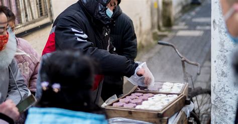 Street Food Vendor Surrounded by Customers · Free Stock Photo
