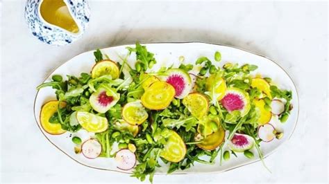 How do real foodies style simple, healthy meals for stunning visuals?