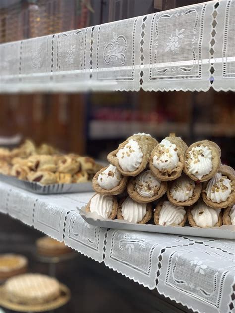 Six benefits of exploring local cuisine when you travel - Always Tasting