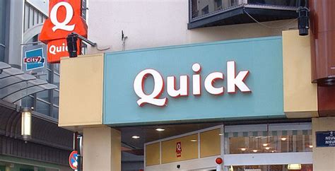 Quick visual plating hacks to make home recipes look pro for food photography?