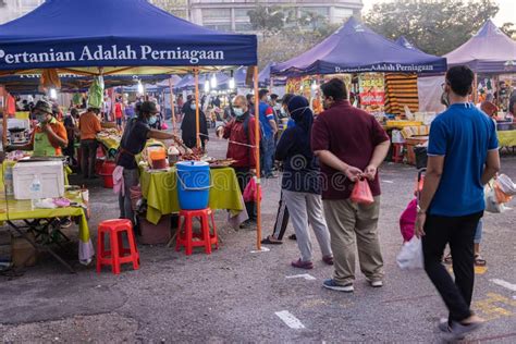 People Queuing for a Street Food Stand in a Street Market. Street Food ...