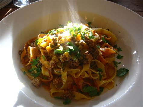 How do real foodies find authentic local food adventures & capture killer visuals?