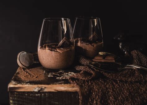 What specific lighting makes food Visual Bites pop for real foodies?