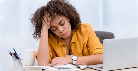 Tired of tourist traps? How do foodies find authentic local eats & visuals?