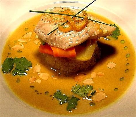 What plating hacks yield visually stunning dishes for your feed?