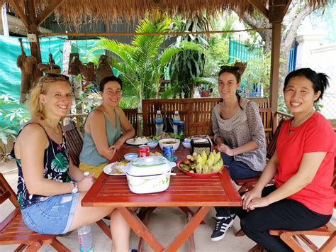 Best tips how and why to eat with locals - Dine With The Locals