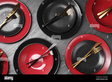 Dark elegant plates hi-res stock photography and images - Alamy