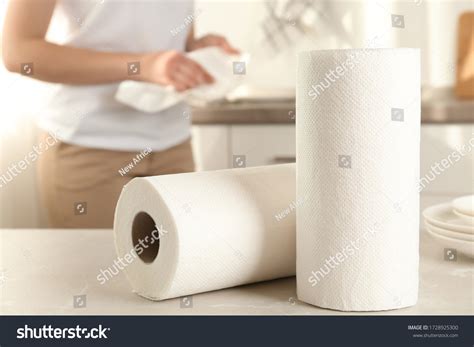53 Woman Wiping Plate Paper Towel Kitchen Images, Stock Photos ...