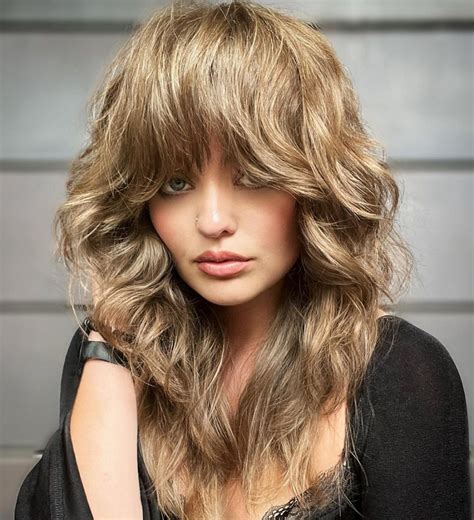 21 Layered Wavy Hair Ideas For A Lively And Dynamic Look