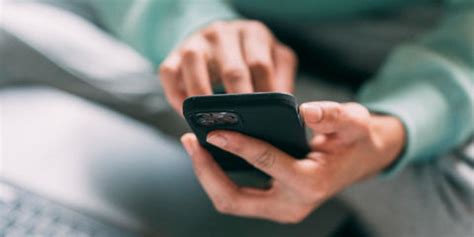 How to keep fresh herbs vibrant for food photography & flavor?