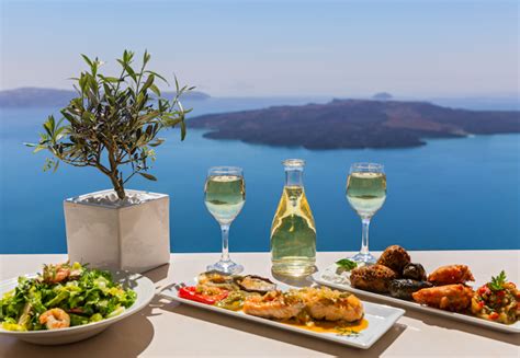 Beyond reviews: What visual cues signal authentic local eats for foodies on adventures?