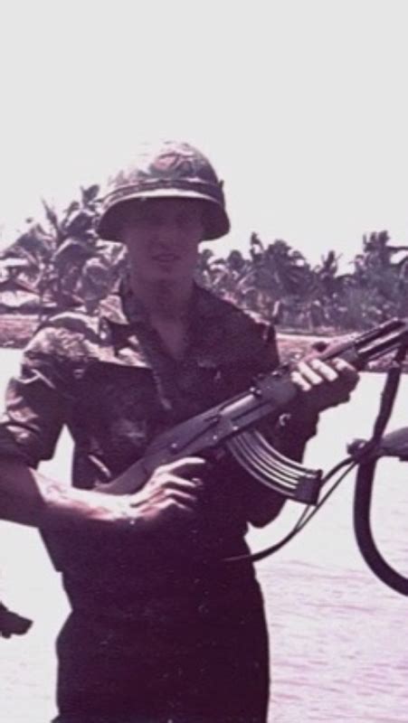 How to photograph authentic street food for visually stunning shares?