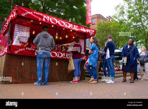 People queuing for food hi-res stock photography and images - Alamy