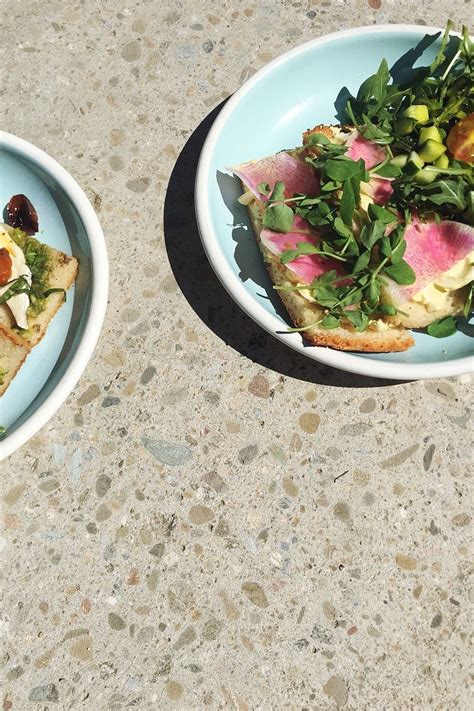 Pro tips for capturing stunning food adventure visuals of authentic local eats?