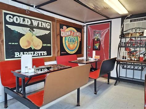 The Unassuming Restaurant In Florida That Locals Swear Has The Best ...