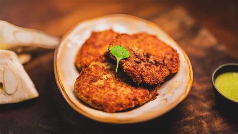 What simple plating tricks make your dishes pop on visual feeds?