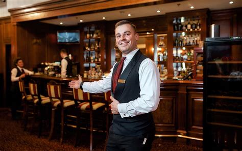 How to Greet Guests in a Restaurant: Effective Strategies