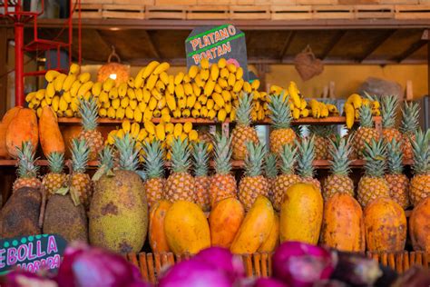 How do real foodies find authentic, photo-ready local gems?