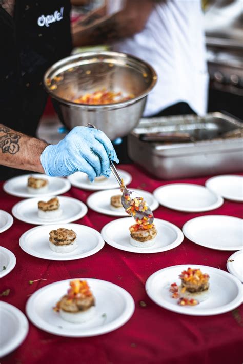 What plating hacks make any recipe visually stunning for a food visual feed?