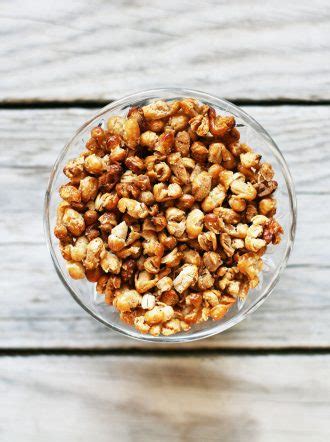 What simple plating techniques elevate home-cooked meals to gourmet visual feasts?