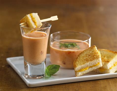 What plating hacks make home recipes visually stunning for your foodie visual feed?