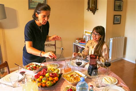 2 Ways To Live Like Locals With Authentic Food Experiences